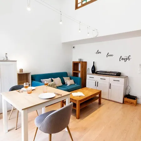 Le Castel - Quiet - Spacious - Swimming Pool - Ac